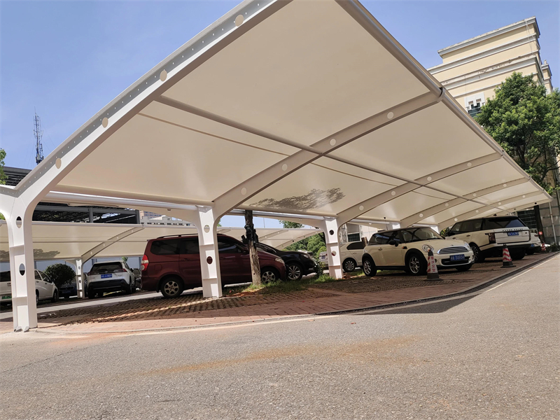 膜结构停车棚相比传统车棚有哪些优势?